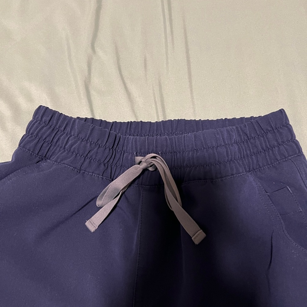 Figs High waisted Yola scrub pants (navy) ruched waistband
